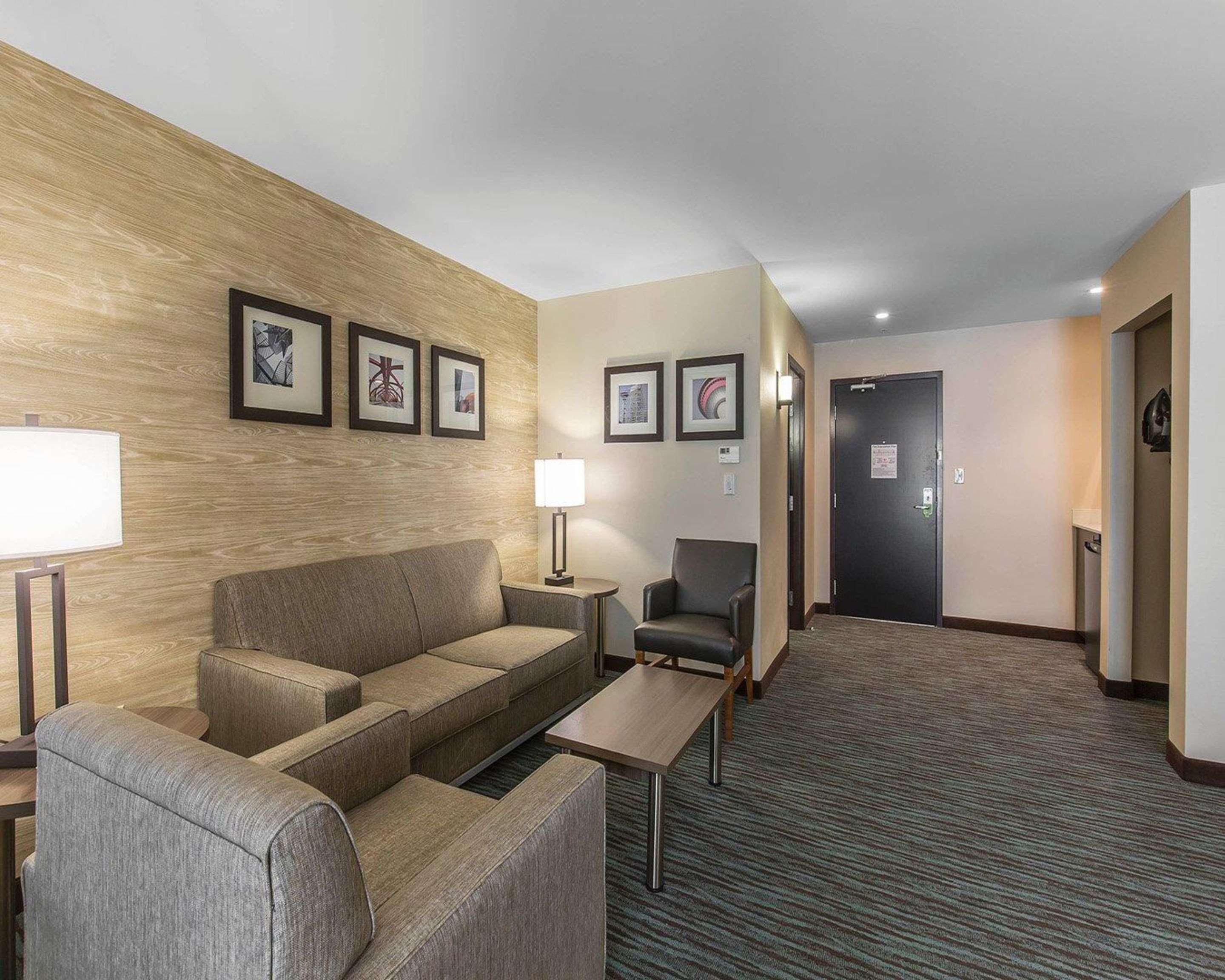Comfort Inn & Suites Airport North YYC Eksteriør billede