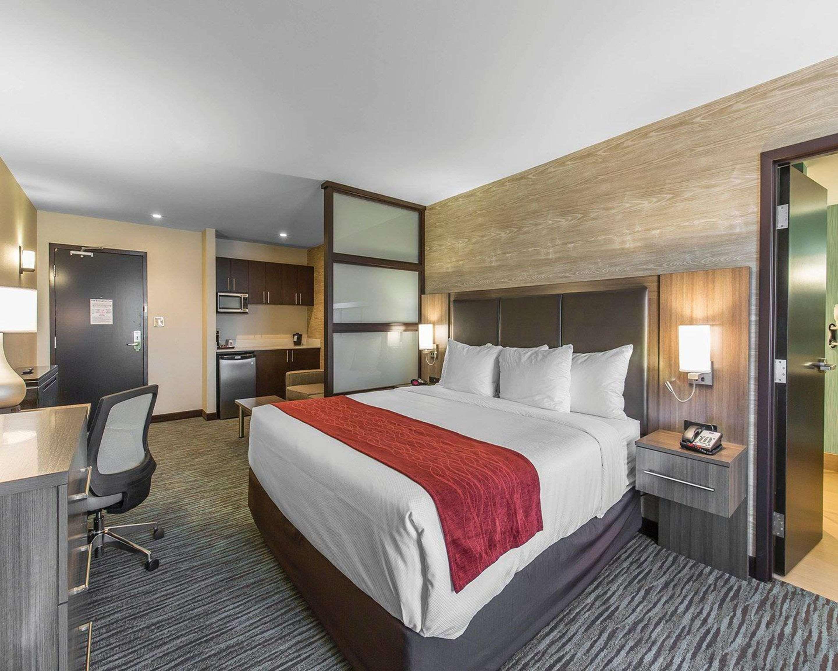 Comfort Inn & Suites Airport North YYC Eksteriør billede
